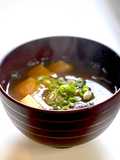 Simple Tofu and Wakame Miso Soup