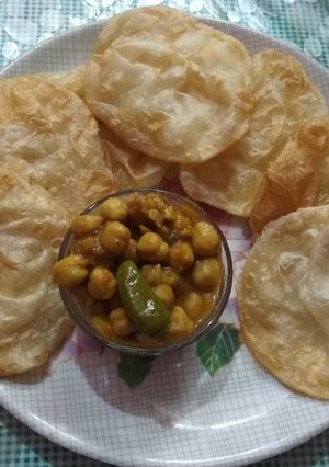 ময়দার লুচি(moidar luchi recipe in Bengali) রেসিপির প্রধান ছবি