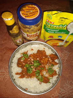 Mogyorós csirke curry jázmin rizzsel recept fotója