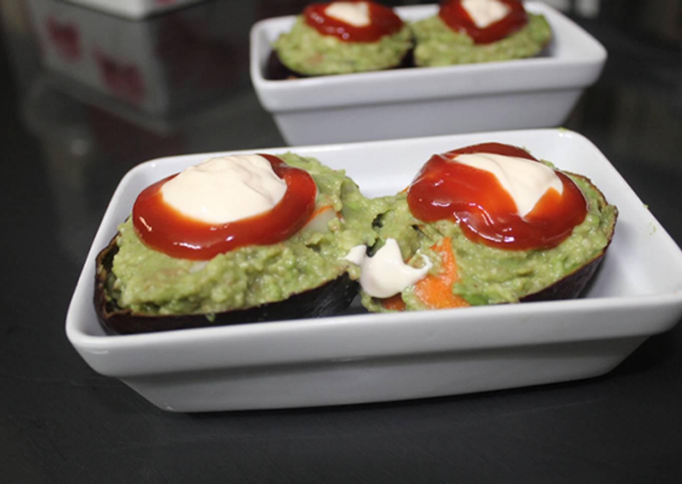 Aguacates rellenos de surimi