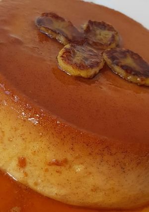 Una foto de Flan de banana (Quesillo de cambur)