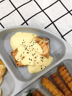 A picture of Salmon with Egg and Cheese Sauce (BLW).
