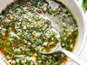 Una foto de especias chimichurri