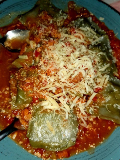 Una foto de Raviolones de ricota y espinaca a la criolla