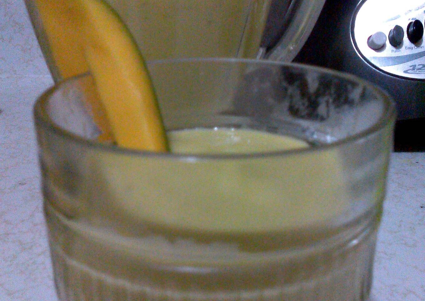 avacado mango and banana smoothie