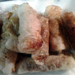 A picture of shrimp spring rolls.