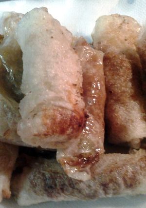 A picture of shrimp spring rolls.