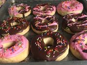 Una foto de donut horneado