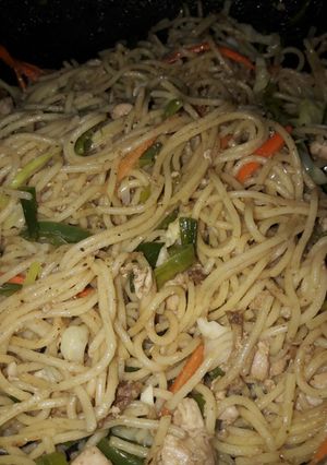 A picture of Chicken Smoked Chowmein.