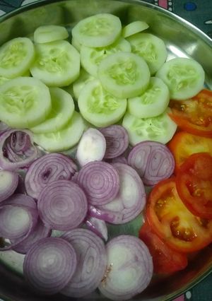 सलाद (salad recipe in Hindi) रेसिपी मुख्य फोटो