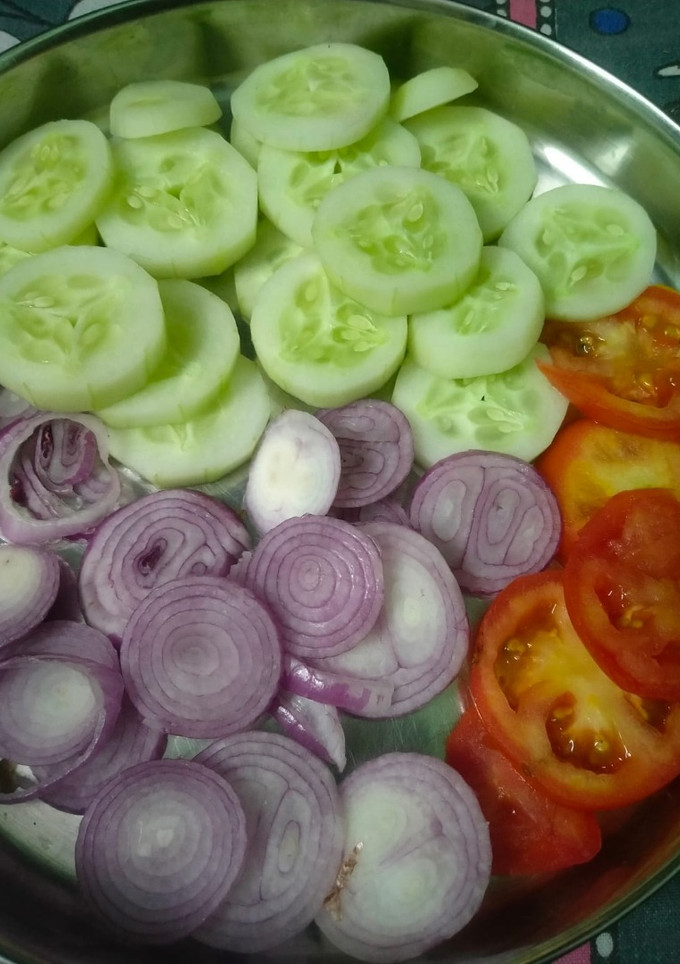 सलाद (salad recipe in Hindi) रेसिपी मुख्य फोटो