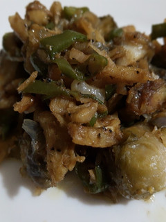 Una foto de Bacalao con salsa Teriyaki y coles de Bruselas