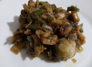 Una foto de Bacalao con salsa Teriyaki y coles de Bruselas