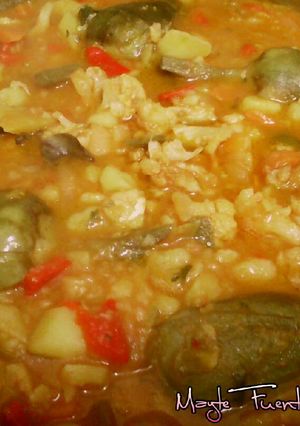 Foto principal de Caldero de patatas con alcachofas, coliflor y migas de bacalao