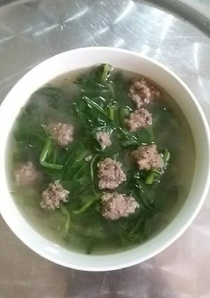 Hình của món Canh rau muống nấu thịt bò viên.