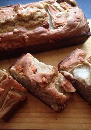 Una foto de Budín húmedo de pera, plátano, avena y almendras