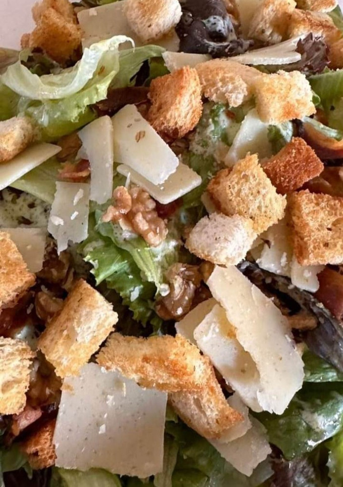 Foto de Salada de Alfaces com Parmesão e Nozes
