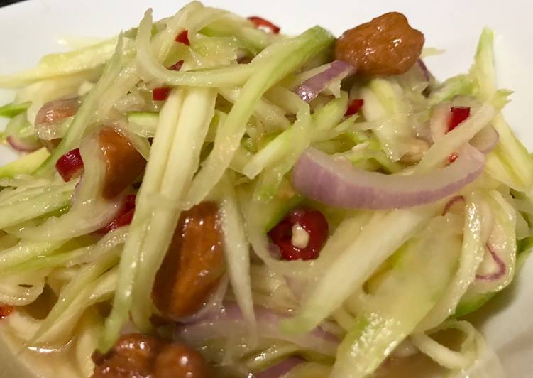 Thai Manggo Salad