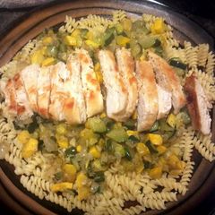 A picture of Chicken veggie pasta.