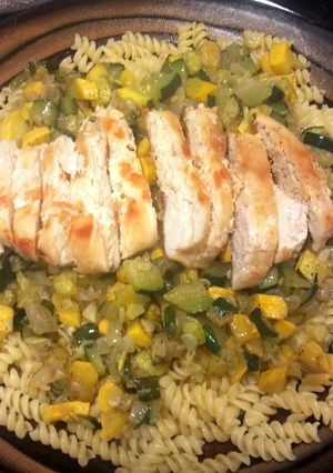 A picture of Chicken veggie pasta.