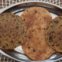 A picture of Thepla & Roti khakhra.