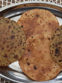 A picture of Thepla & Roti khakhra.