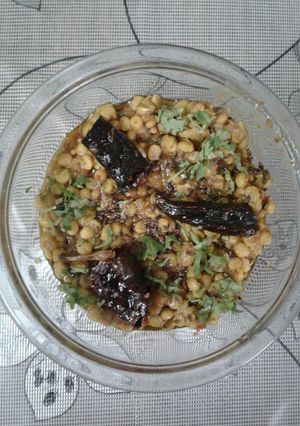 A picture of Dry chanadal in dabha style.