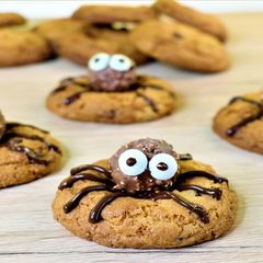A picture of Spider Cookies | Chocolate Chips Cookies | Halloween Cookies.