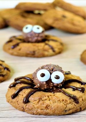 A picture of Spider Cookies | Chocolate Chips Cookies | Halloween Cookies.