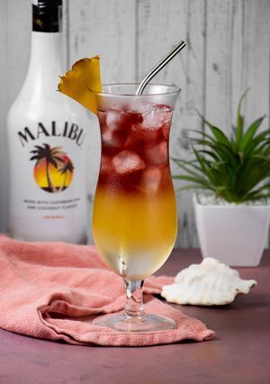 Hình của món Happy Hour 11: Malibu Bay Breeze.