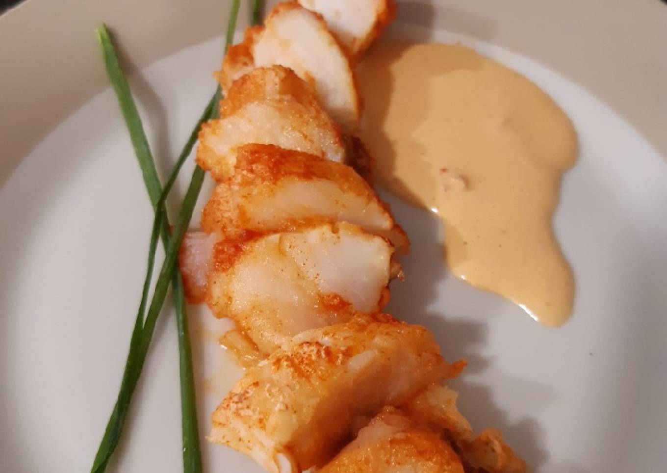 Rape alangostado con salsa rosa