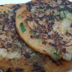 A picture of Suji veg uttapam.