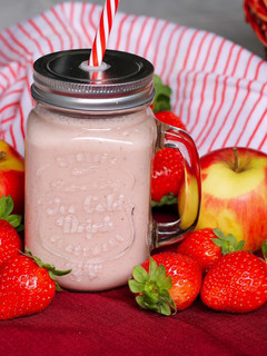Una foto de Batido de fresas y manzana