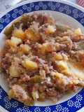 Vainas de bote con chorizo, carne, patatas y taquitos de jamón
