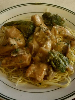 A picture of Creamy chicken and veggie pasta.
