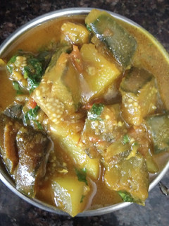 आलू बैंगन की सब्जी (aloo baingan ki sabzi recipe in Hindi) रेसिपी मुख्य फोटो