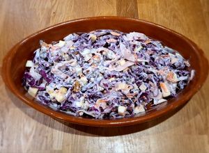 Una foto de Ensalada de col lombarda con yogur