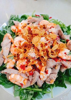 Hình của món Gỏi rau càng cua trộn tôm thịt.