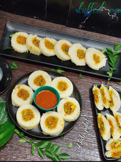 સ્ટફ રવા ઈડલી (Stuffed Rava Idli Recipe In Gujarati) રેસીપી મુખ્ય ફોટો