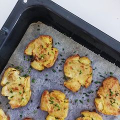 A picture of Crispy Smashed Potatoes.