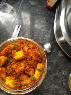 કાચી કેરી નું અથાણું (Raw Mango Athanu Recipe In Gujarati) રેસીપી મુખ્ય ફોટો
