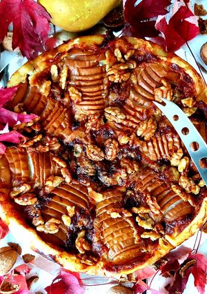 Une photo de Tarte poires, roquefort aux noix et miel