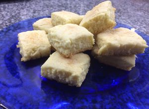 Una foto de Scones de queso con aceite