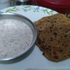 A picture of Oats daliya with dal parantha.