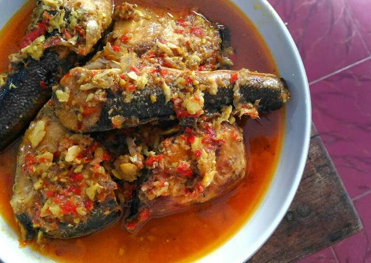 Langkah memasak Tengiri kuah santan merah, Enak