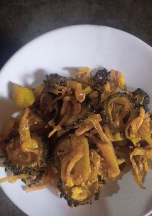উচ্ছে আলু ভাজা(uche aloo vaza recipe in bengali) রেসিপির প্রধান ছবি