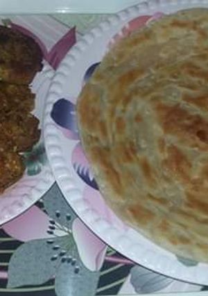 A picture of Puri paratha in tawa style.