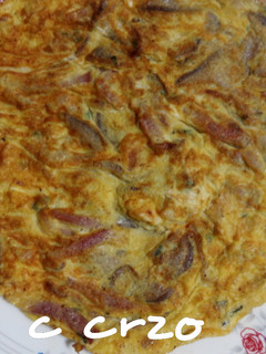 Una foto de Tortilla de setas de pie azul con bacon
