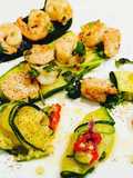 Langostinos al Ajillo y Cayena acompañados de Láminas de Zucchini en aceite Picoso