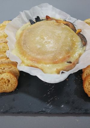 Una foto de Torta del Casar con setas